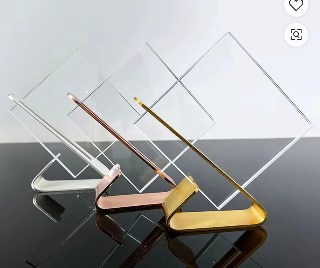 Conjunto de placas grabadas para distintivo o credencial institucional.